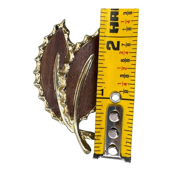 Vintage Exquisite Leaf Brooch Pin By Sarah Coventry Gold & Wood Accent Signed - Picture 5 of 6